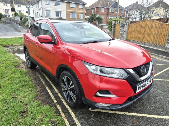 Nissan Qashqai 1.5 dCi 115 N-Connecta 5dr Hatchback Diesel Red